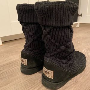 Uggs black knit detailed